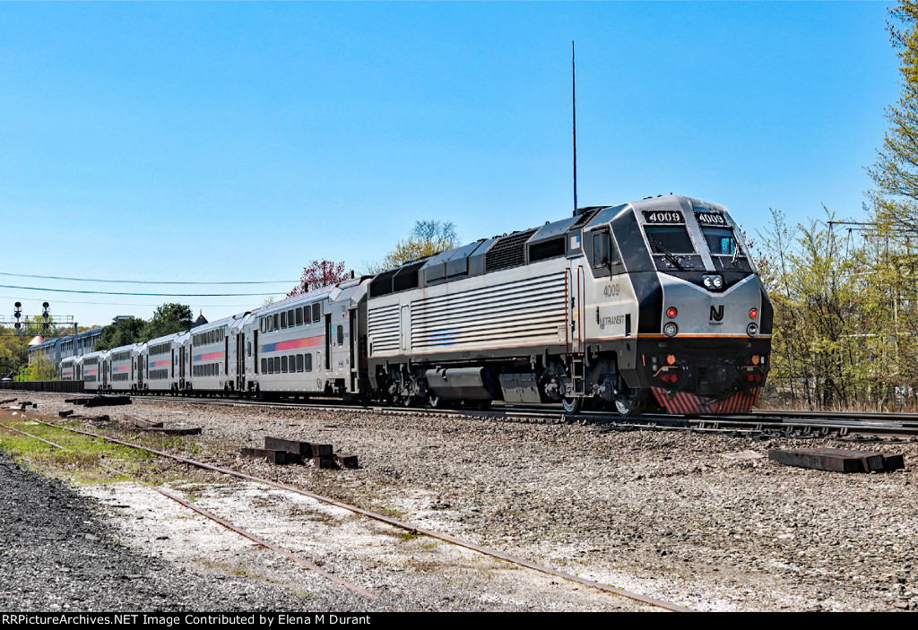 NJT 4009 on train 1266